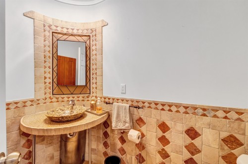 1219 Arborlynn Drive, North Vancouver, BC - Indoor Photo Showing Bathroom