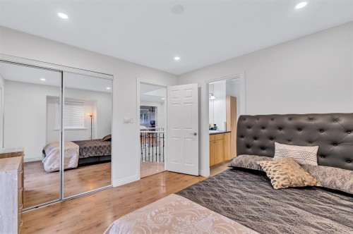 1219 Arborlynn Drive, North Vancouver, BC - Indoor Photo Showing Bedroom