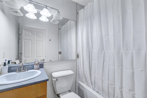 1219 Arborlynn Drive, North Vancouver, BC - Indoor Photo Showing Bathroom