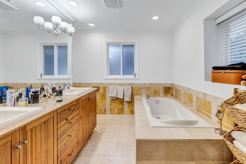 1219 Arborlynn Drive, North Vancouver, BC - Indoor Photo Showing Bathroom