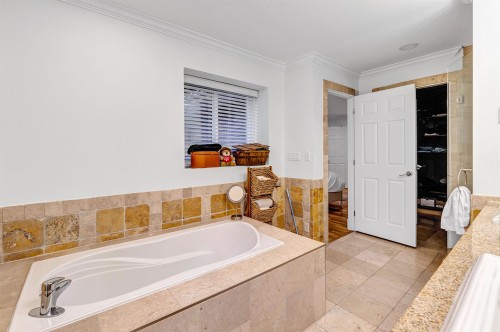 1219 Arborlynn Drive, North Vancouver, BC - Indoor Photo Showing Bathroom