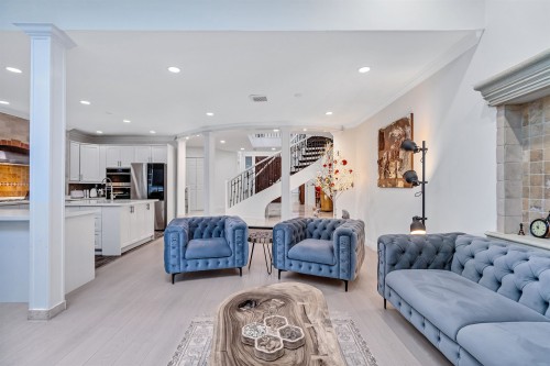 1219 Arborlynn Drive, North Vancouver, BC - Indoor Photo Showing Living Room
