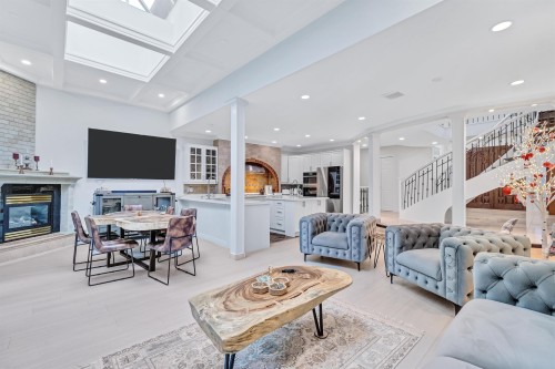 1219 Arborlynn Drive, North Vancouver, BC - Indoor Photo Showing Living Room