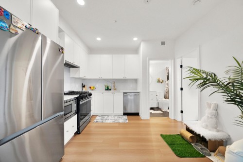 616-215 Mcbay Lane, Coquitlam, BC - Indoor Photo Showing Kitchen