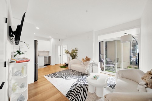 616-215 Mcbay Lane, Coquitlam, BC - Indoor Photo Showing Living Room