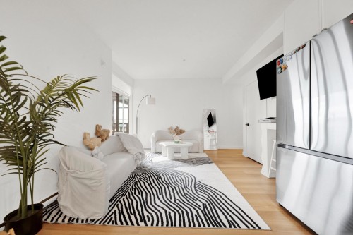 616-215 Mcbay Lane, Coquitlam, BC - Indoor Photo Showing Bedroom