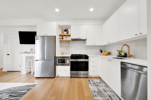 616-215 Mcbay Lane, Coquitlam, BC - Indoor Photo Showing Kitchen