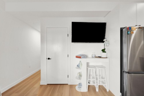 616-215 Mcbay Lane, Coquitlam, BC - Indoor Photo Showing Other Room