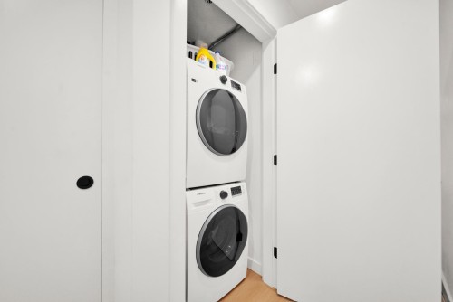 616-215 Mcbay Lane, Coquitlam, BC - Indoor Photo Showing Laundry Room