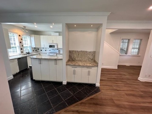 2878 8Th Avenue W, Vancouver, BC - Indoor Photo Showing Kitchen