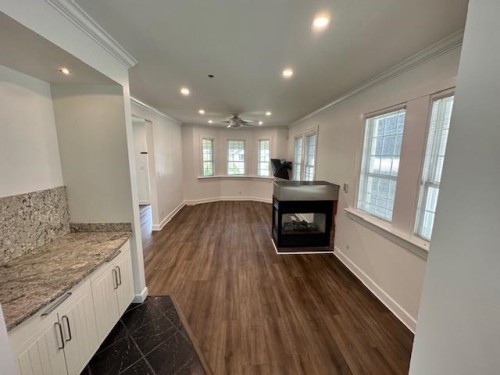 2878 8Th Avenue W, Vancouver, BC - Indoor