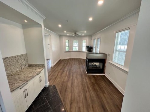 2878 8Th Avenue W, Vancouver, BC - Indoor