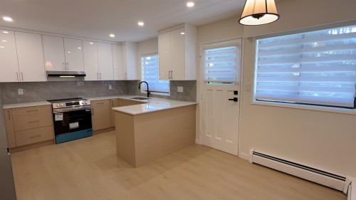 8711 Cullen Crescent, Richmond, BC - Indoor Photo Showing Kitchen