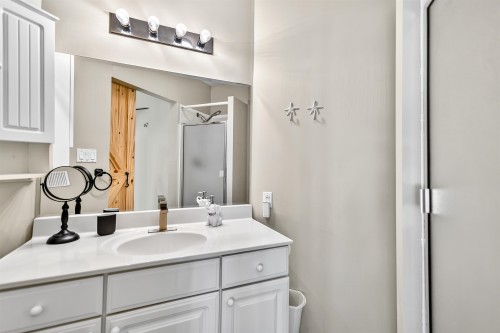 1849 North Road, Gibsons, BC - Indoor Photo Showing Bathroom