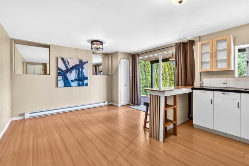 1849 North Road, Gibsons, BC - Indoor Photo Showing Other Room