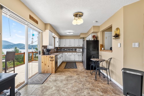 1849 North Road, Gibsons, BC - Indoor