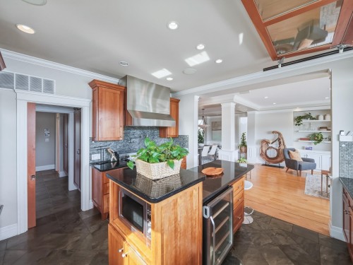 648 Alderside Road, Port Moody, BC - Indoor Photo Showing Kitchen With Upgraded Kitchen