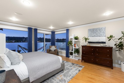 648 Alderside Road, Port Moody, BC - Indoor Photo Showing Bedroom
