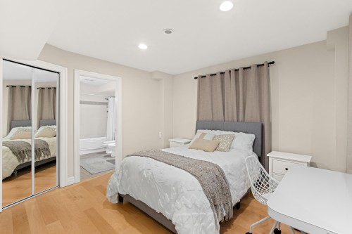 648 Alderside Road, Port Moody, BC - Indoor Photo Showing Bedroom