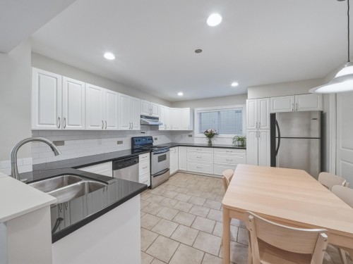 648 Alderside Road, Port Moody, BC - Indoor Photo Showing Kitchen With Double Sink