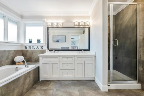 24640 101 Avenue, Maple Ridge, BC - Indoor Photo Showing Bathroom