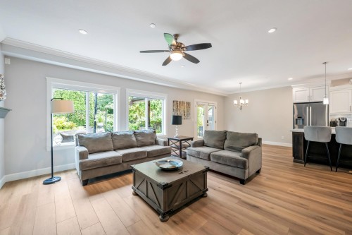 24640 101 Avenue, Maple Ridge, BC - Indoor Photo Showing Living Room