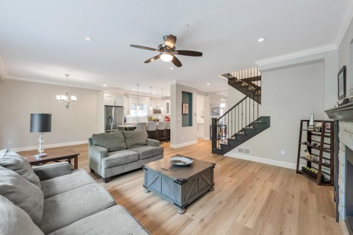 24640 101 Avenue, Maple Ridge, BC - Indoor Photo Showing Living Room With Fireplace