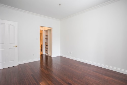 309-2 Renaissance Square, New Westminster, BC - Indoor Photo Showing Other Room