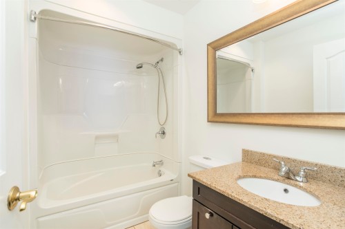 309-2 Renaissance Square, New Westminster, BC - Indoor Photo Showing Bathroom