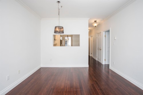 309-2 Renaissance Square, New Westminster, BC - Indoor Photo Showing Other Room
