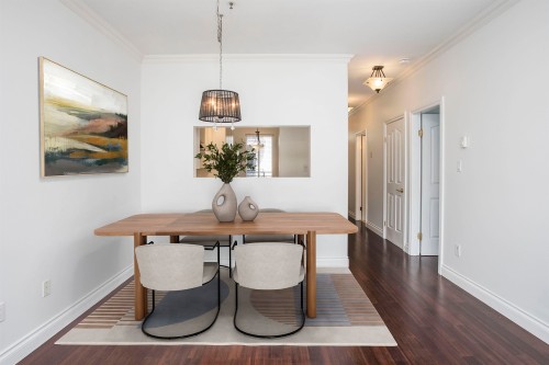 309-2 Renaissance Square, New Westminster, BC - Indoor Photo Showing Dining Room