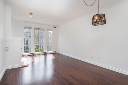 309-2 Renaissance Square, New Westminster, BC - Indoor Photo Showing Other Room