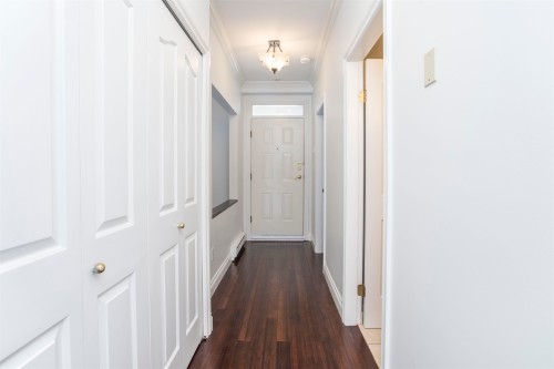 309-2 Renaissance Square, New Westminster, BC - Indoor Photo Showing Other Room