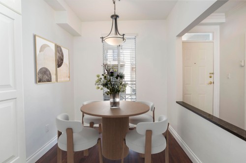 309-2 Renaissance Square, New Westminster, BC - Indoor Photo Showing Dining Room