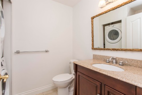 309-2 Renaissance Square, New Westminster, BC - Indoor Photo Showing Bathroom