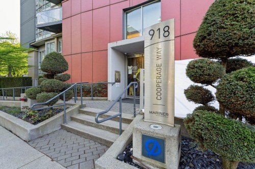 2201-918 Cooperage Way, Vancouver, BC - Outdoor