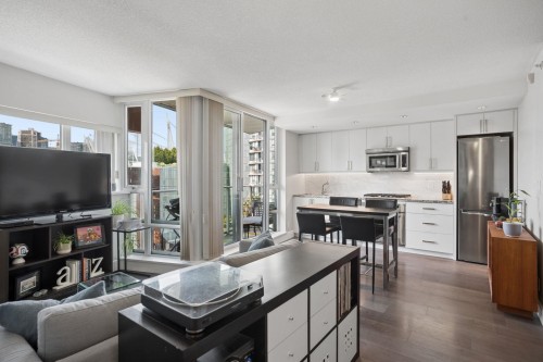 2201-918 Cooperage Way, Vancouver, BC - Indoor Photo Showing Kitchen With Upgraded Kitchen