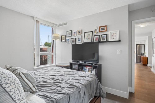 2201-918 Cooperage Way, Vancouver, BC - Indoor Photo Showing Bedroom