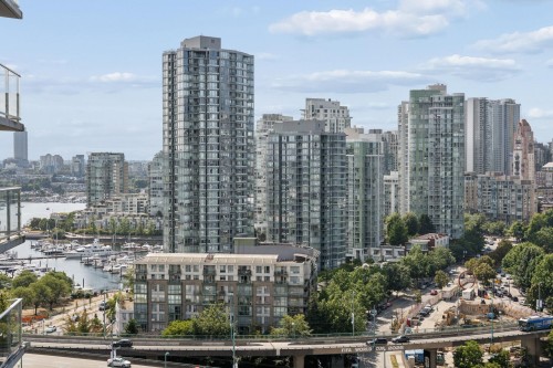 2201-918 Cooperage Way, Vancouver, BC - Outdoor With Facade
