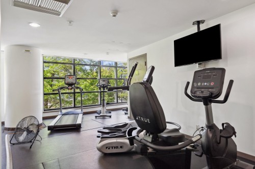 2201-918 Cooperage Way, Vancouver, BC - Indoor Photo Showing Gym Room