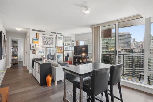 2201-918 Cooperage Way, Vancouver, BC - Indoor Photo Showing Dining Room