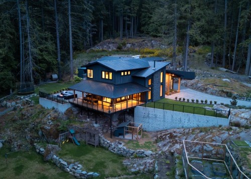 1604 Joan Audrey Lane  Bowen Island, BC V0N 1G2