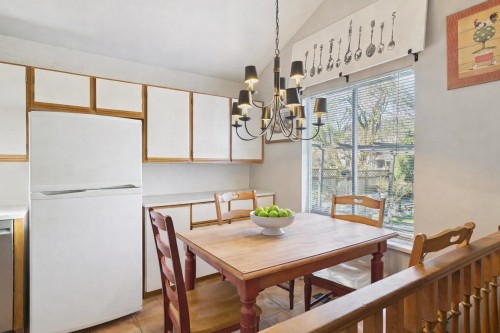 875 Porteau Place, North Vancouver, BC - Indoor Photo Showing Dining Room