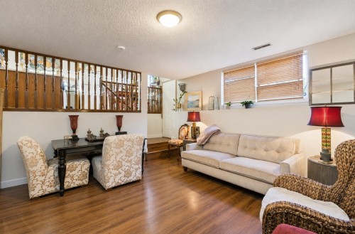 875 Porteau Place, North Vancouver, BC - Indoor Photo Showing Living Room