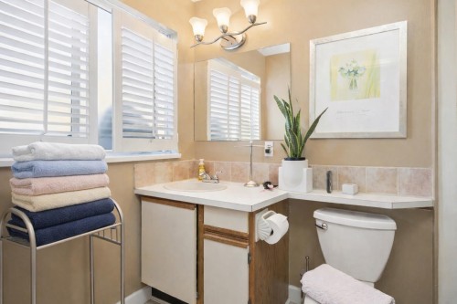 875 Porteau Place, North Vancouver, BC - Indoor Photo Showing Bathroom