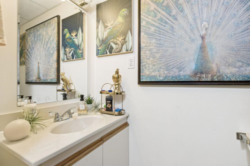 875 Porteau Place, North Vancouver, BC - Indoor Photo Showing Bathroom