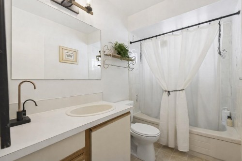 875 Porteau Place, North Vancouver, BC - Indoor Photo Showing Bathroom