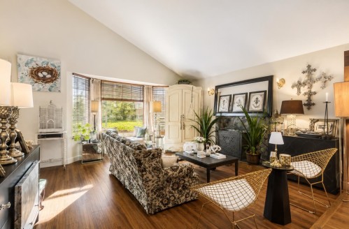 875 Porteau Place, North Vancouver, BC - Indoor Photo Showing Living Room