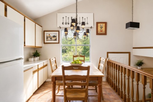 875 Porteau Place, North Vancouver, BC - Indoor Photo Showing Dining Room