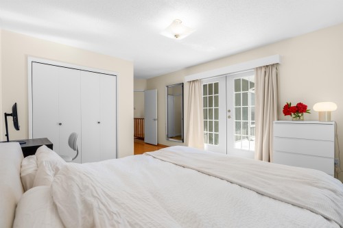 646 Windsor Road E, North Vancouver, BC - Indoor Photo Showing Bedroom